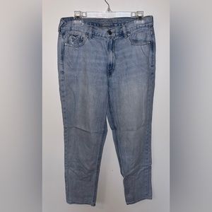 AMERICAN EAGLE curvy high-rise mom jeans